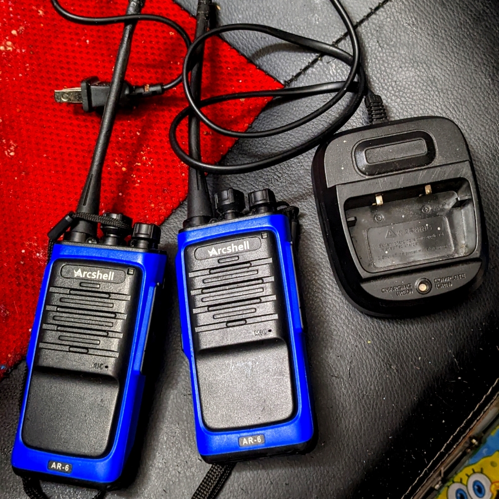 Arcshell AR-6 blue pair walkie talkies w/charging cord